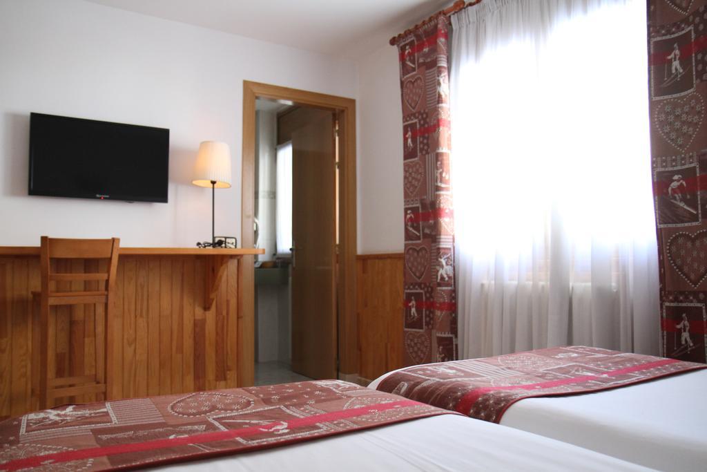 Hotel Bruxelles Солдеу Экстерьер фото